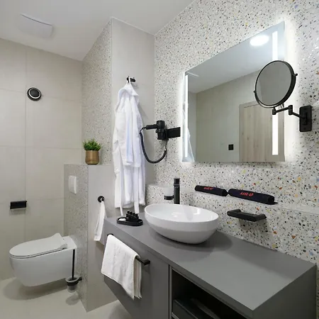 Infinity 4*